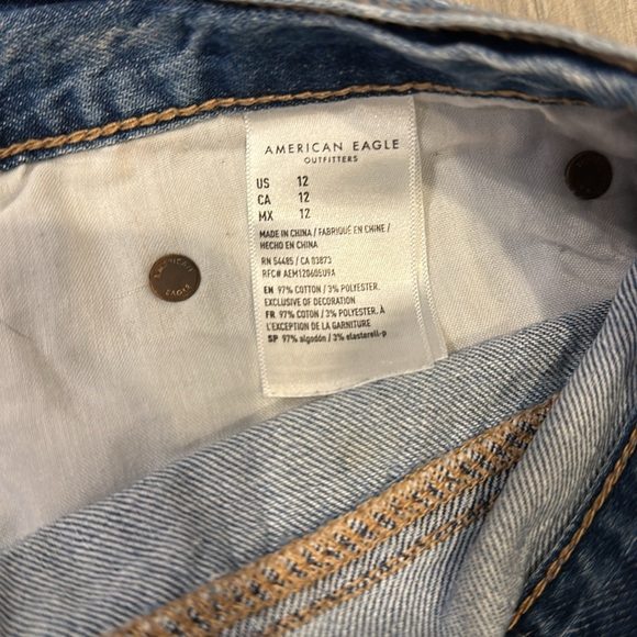NWOT American Eagle 90s Boyfriend Short. Size 12. Never worn - Picture 3 of 3